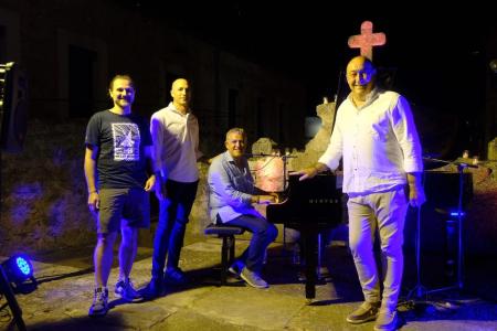 Imagen Prádena se ilumina con música de piano y velas en la séptima edición de la ‘Noche en Blanco y Negro’ de la Diputación